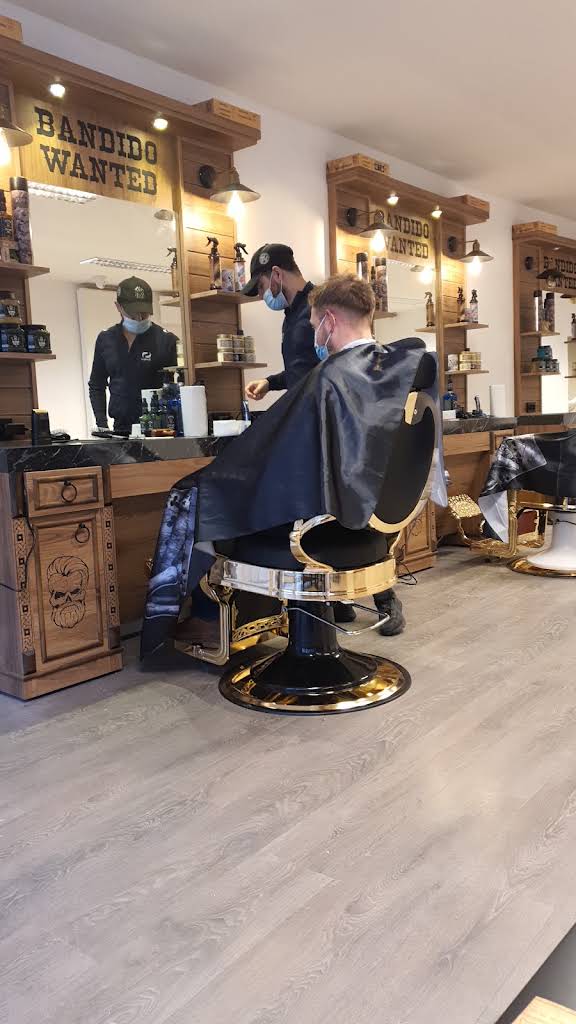 Het interieur van BarberShop Stekene